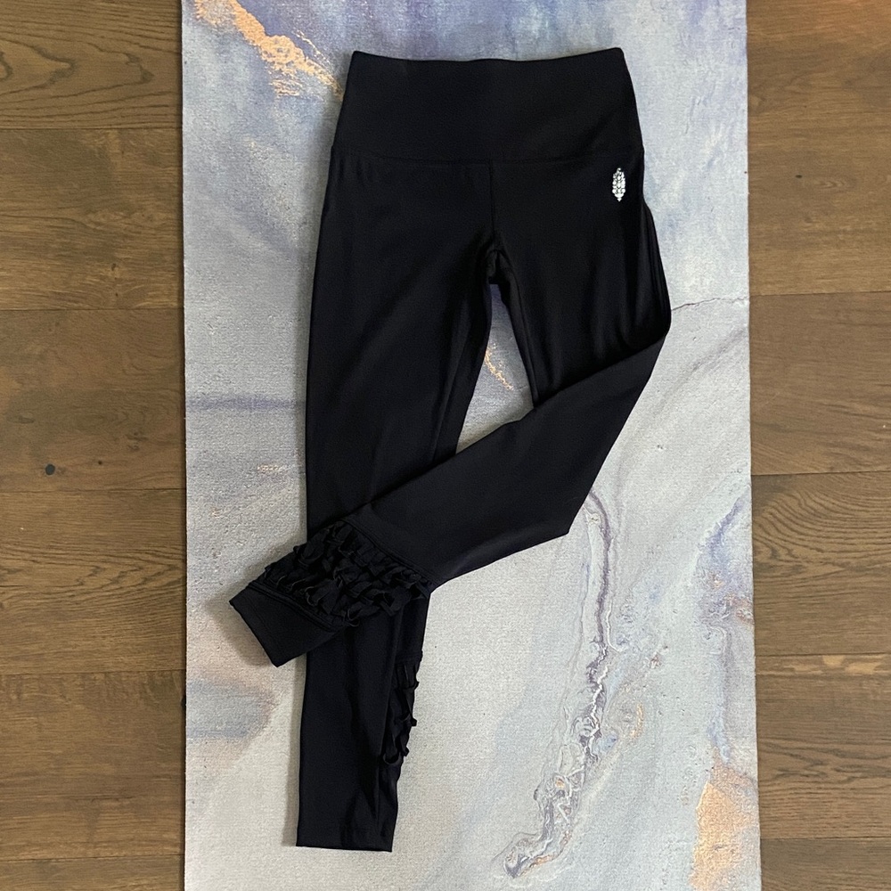 •FREE PEOPLE• black yoga leggings